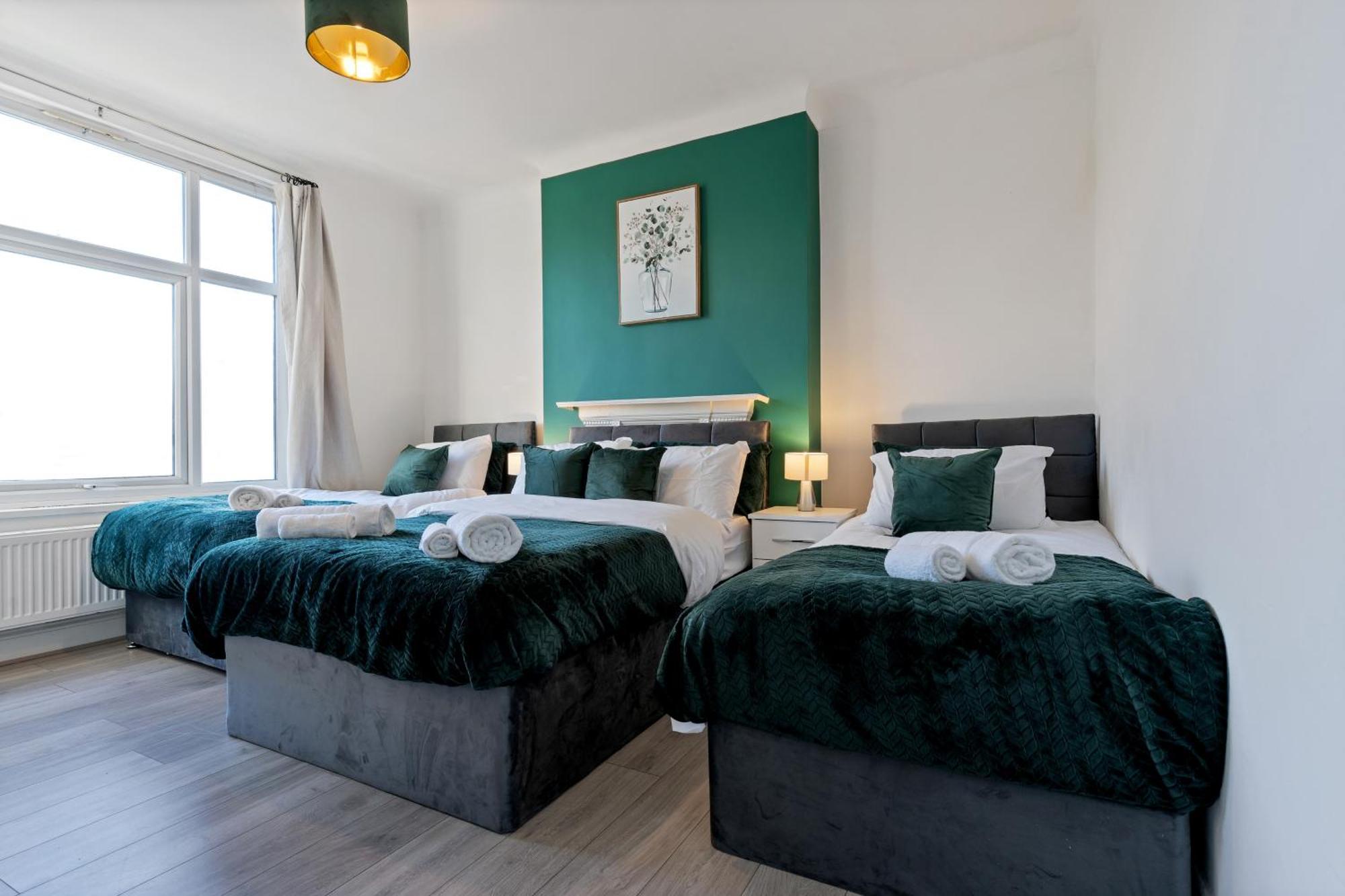 2 Bed Serviced Streatham Londra